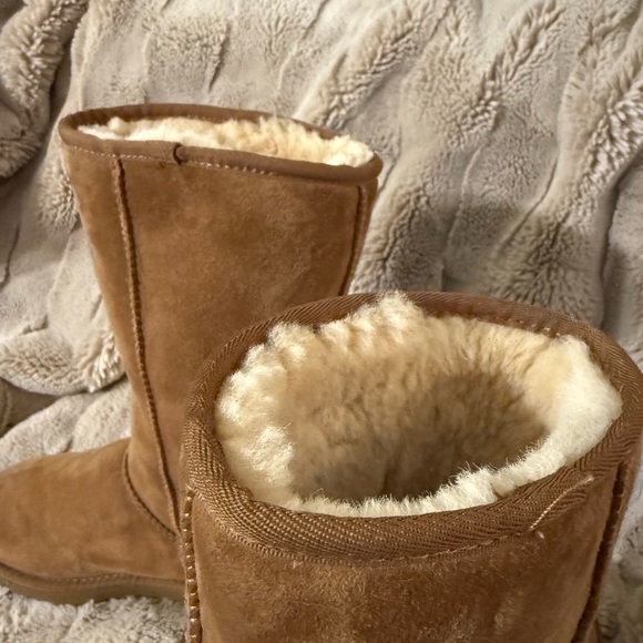 UGG Women's chestnut tall Winter Boots with shearling lining LIKE NEW - Picture 7 of 13